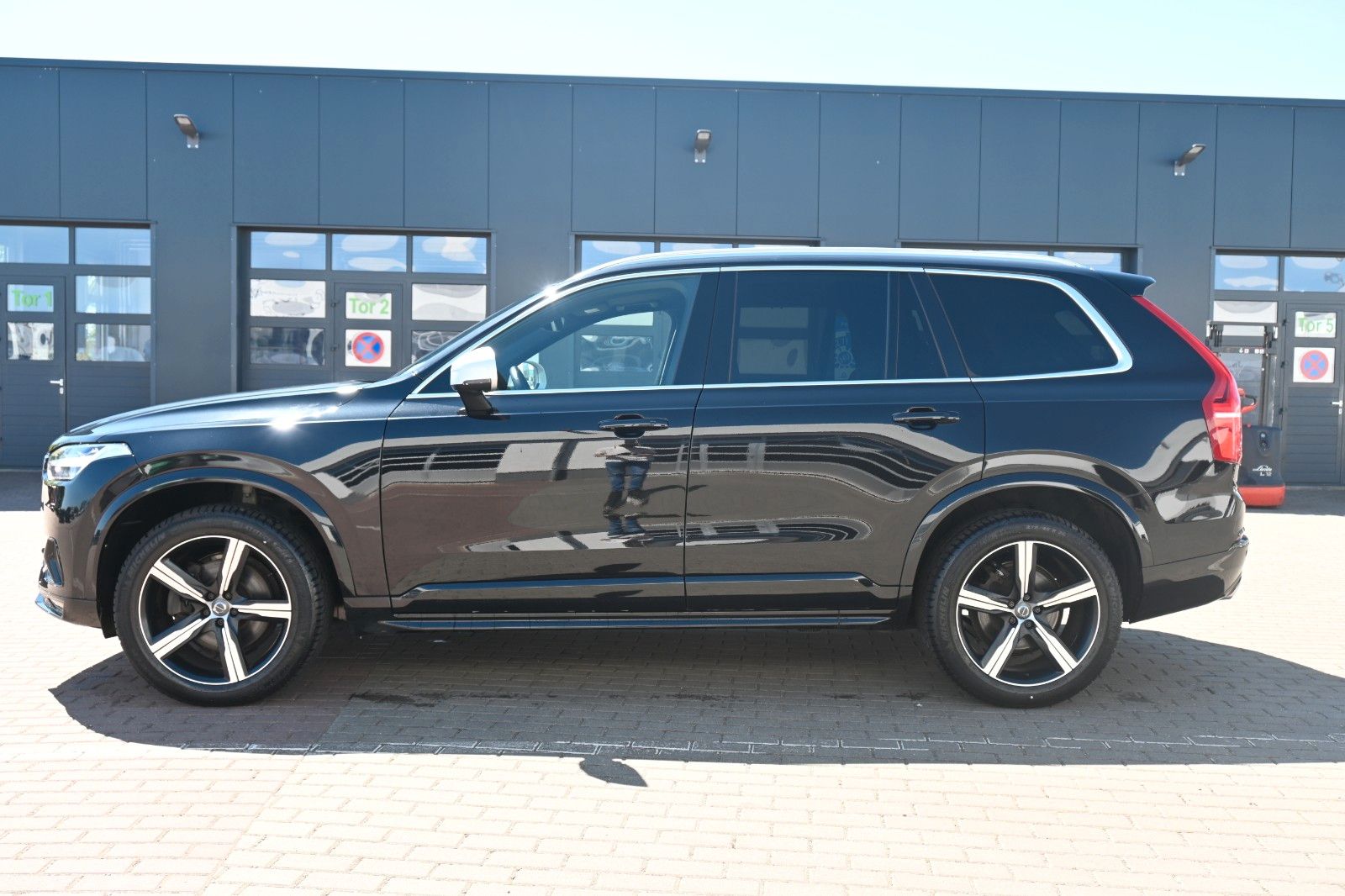 Fahrzeugabbildung Volvo XC90 R Design*D5*PDC*RFK*STHZ*7Si*H&K*MIetkauf