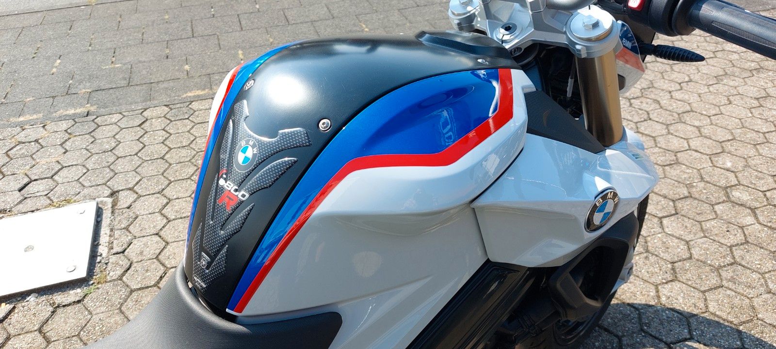 Fahrzeugabbildung BMW F 800 R  inkl  Koffersatz   nur 8500 KM