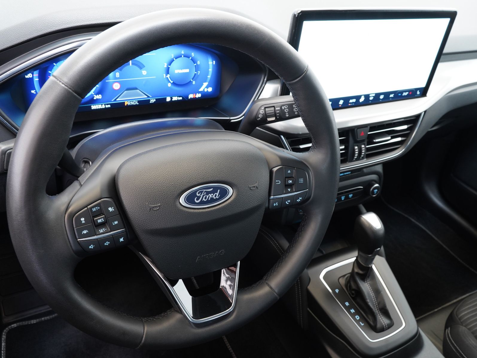 Fahrzeugabbildung Ford Focus Turnier 1.0 EcoBoost Titanium X