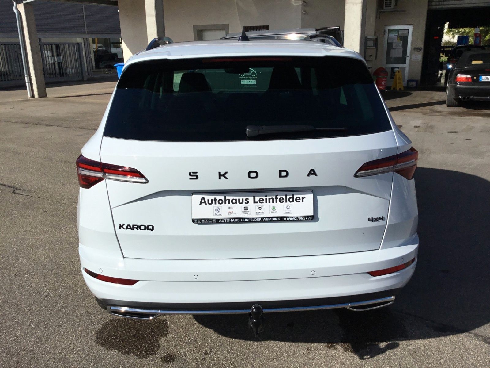 Fahrzeugabbildung SKODA Karoq 2.0l TSI DSG 4x4 Sportline+Pano+Standheizu