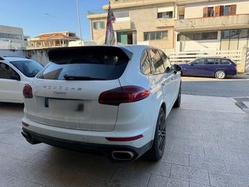 Porsche Cayenne - 4