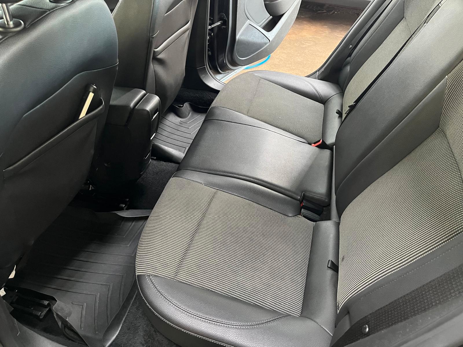 Opel Astra 2011 — photo 6