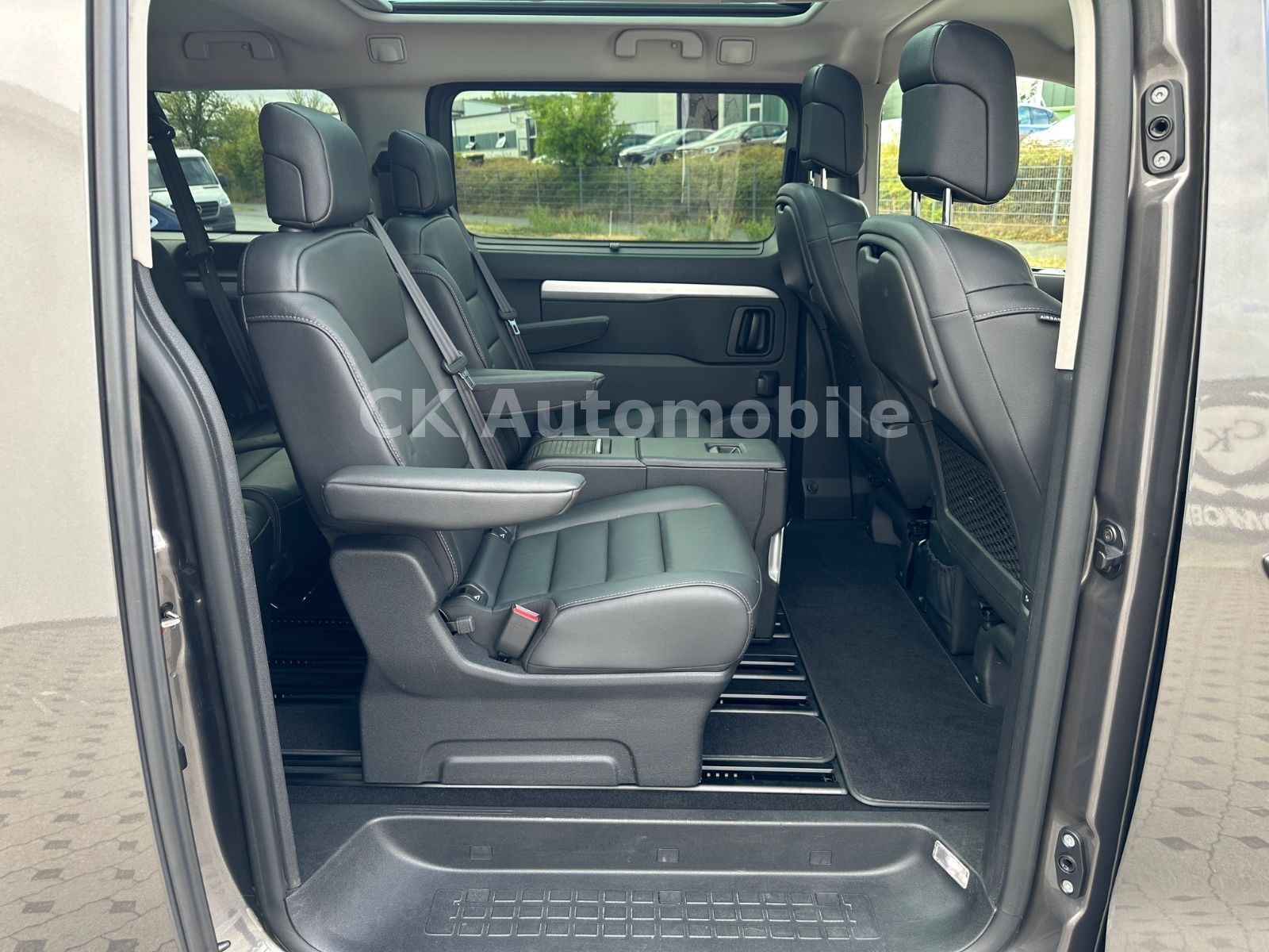 Fahrzeugabbildung Opel Zafira Life Elegance L/7 Sitze/Navi/Pano/LED/AHK