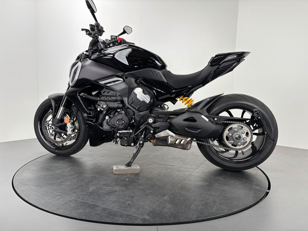Fahrzeugabbildung Ducati DIAVEL V4 *SEITL. KENNZEICHENHALTER *NEUWERTIG