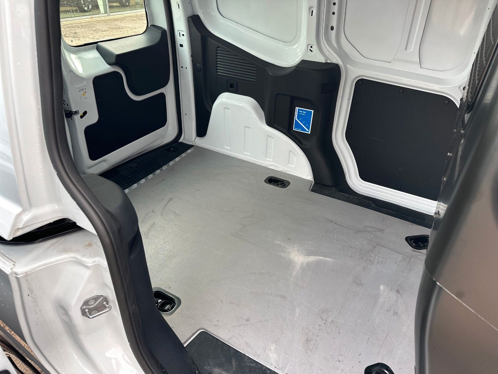 Fahrzeugabbildung Ford Transit Courier Trend BEV, Winter-Paket, PDC