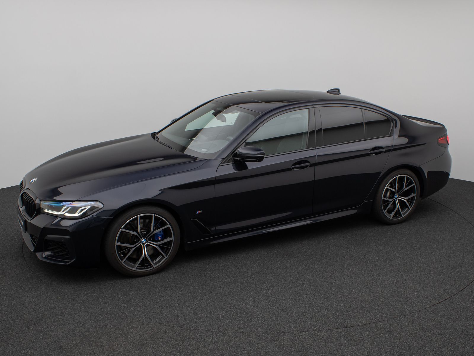 Fahrzeugabbildung BMW M550i xD Glasdach Laser 360°HUD DAB H/K SoftCl
