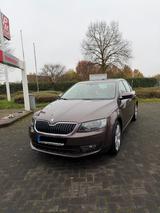 Skoda Octavia 1.2 TSI Elegance Elegance - Skoda Octavia mit Benzin-Antrieb: Limousine, 1.2