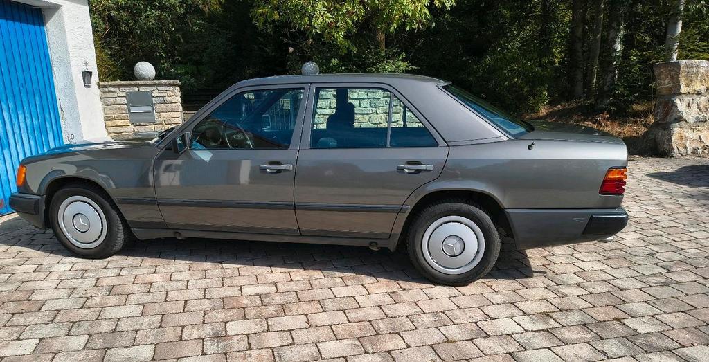 Mercedes-Benz Mercedes W124 230E  1. Hand, NR, Service N...