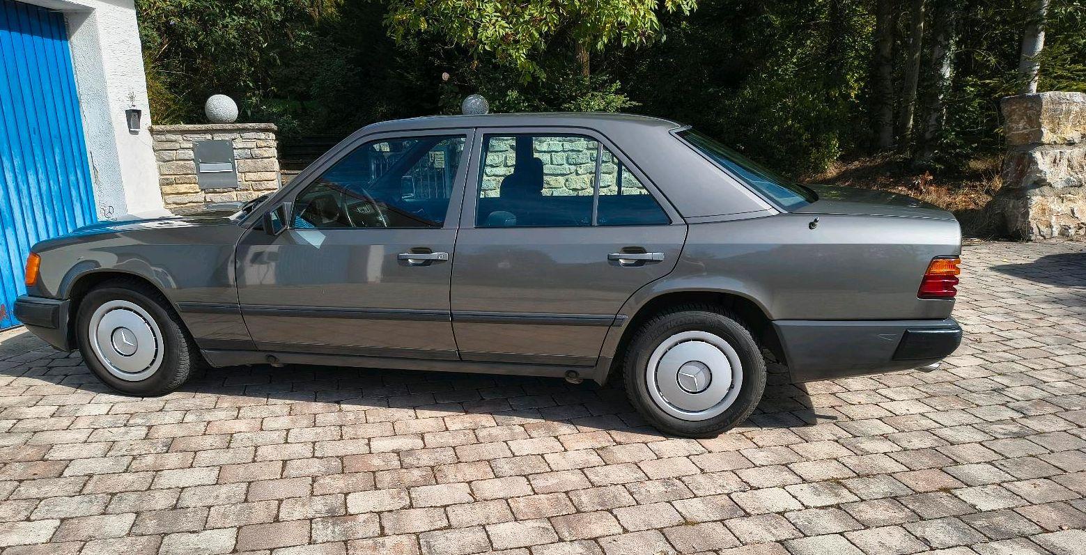 Mercedes-Benz 230