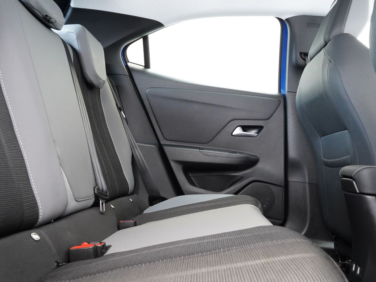 Fahrzeugabbildung Opel Mokka-e Elegance 50KWH/11KW/WÄRMEPUMPE/SOH