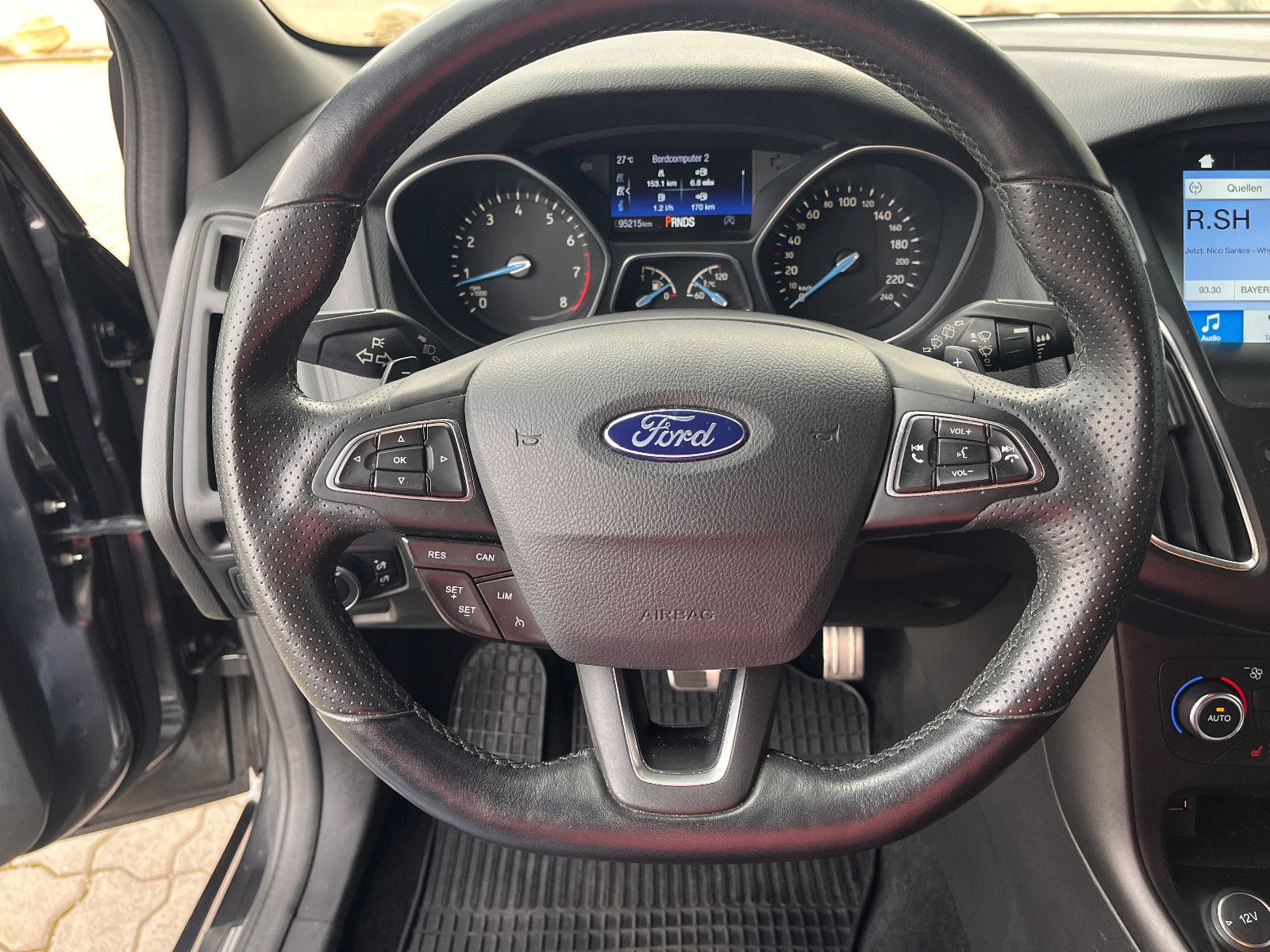 Fahrzeugabbildung Ford Focus Turnier ST-Line 1.5 Turbo Automatik