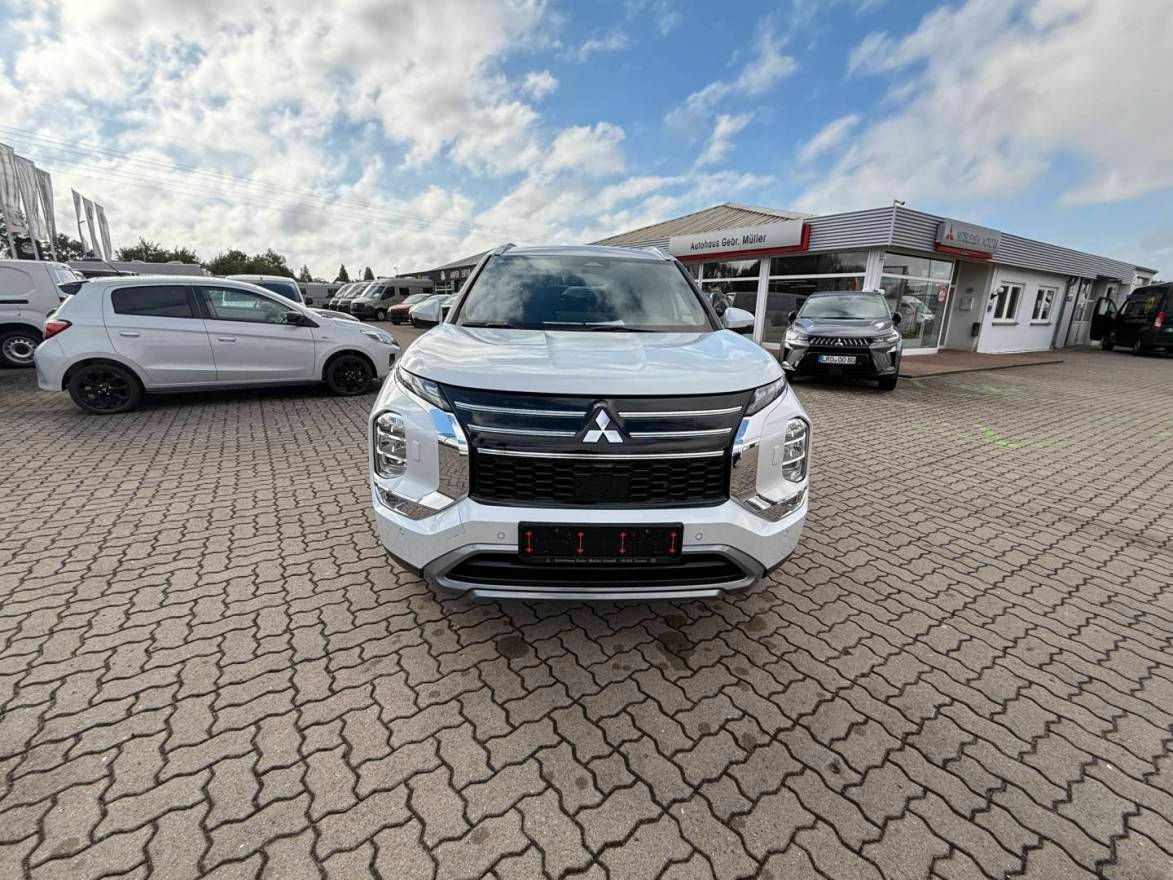 Fahrzeugabbildung Mitsubishi Outlander Plug-in Hybrid Select 2.4