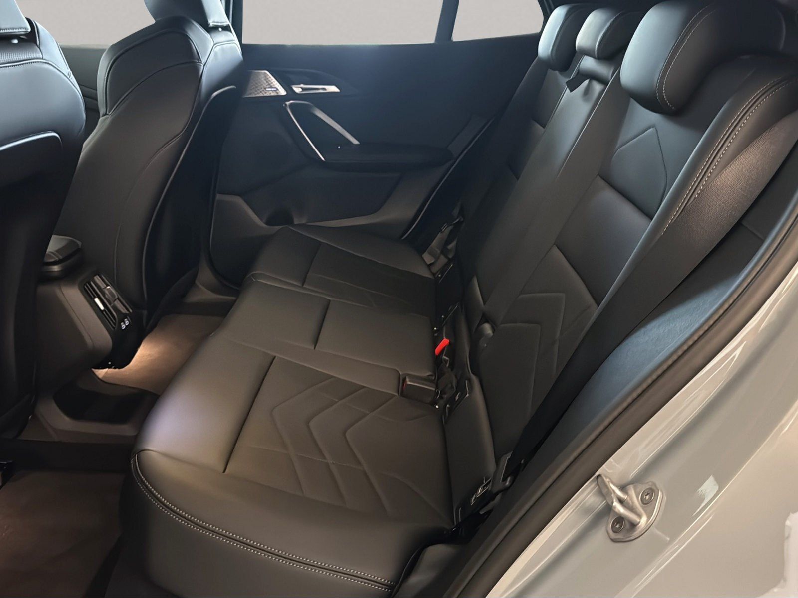 BMW iX2 - Bild 9