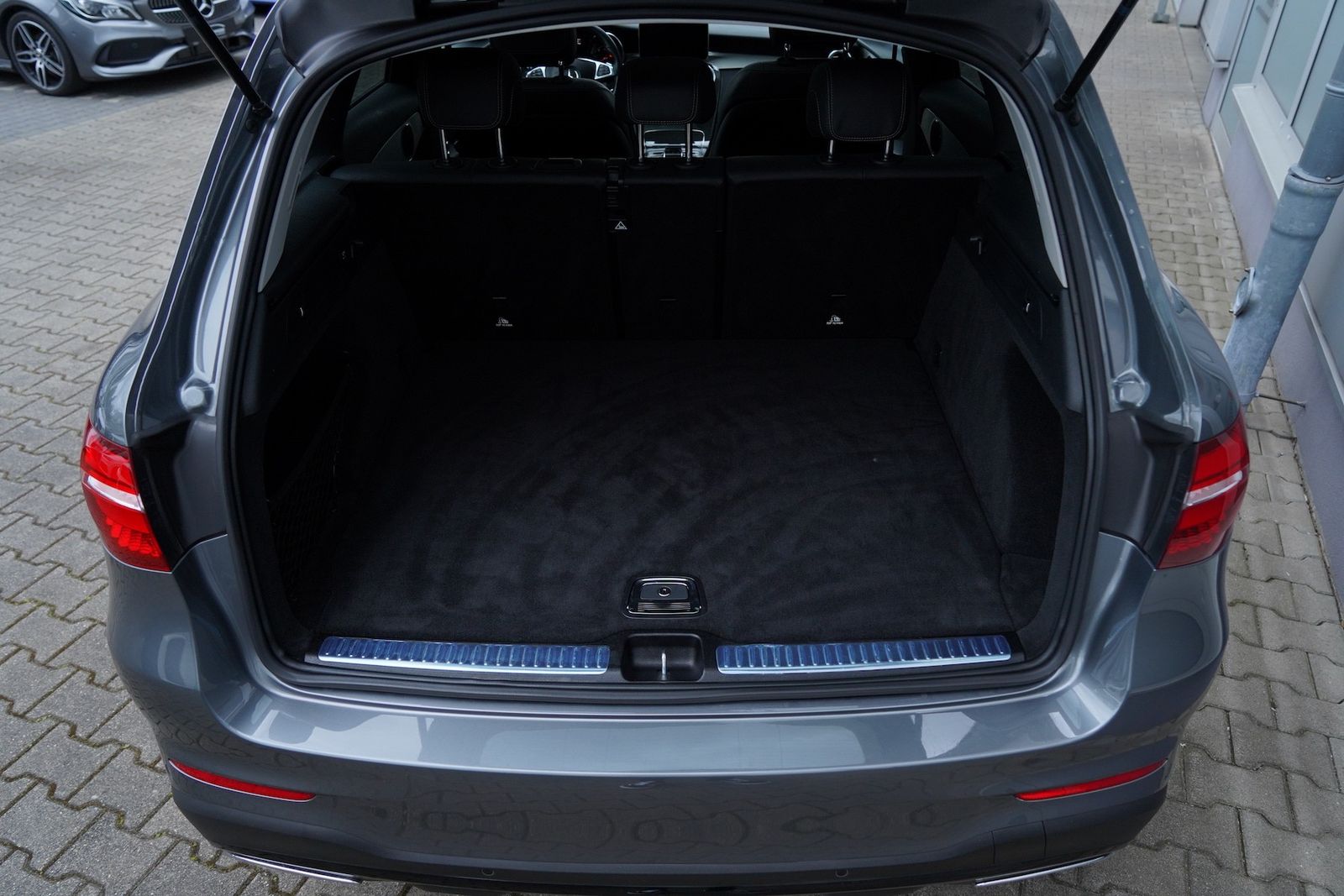 Fahrzeugabbildung Mercedes-Benz GLC 350 d 4Matic AMG COMAND|AHK|360°|LED|PANO