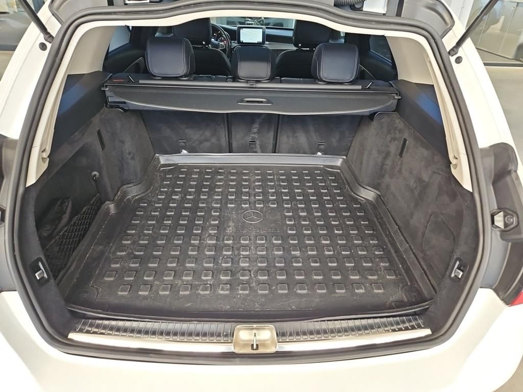 Fahrzeugabbildung Mercedes-Benz C 180 T Avantg. AHK Pano Totwi, SHZ Ambie. LED