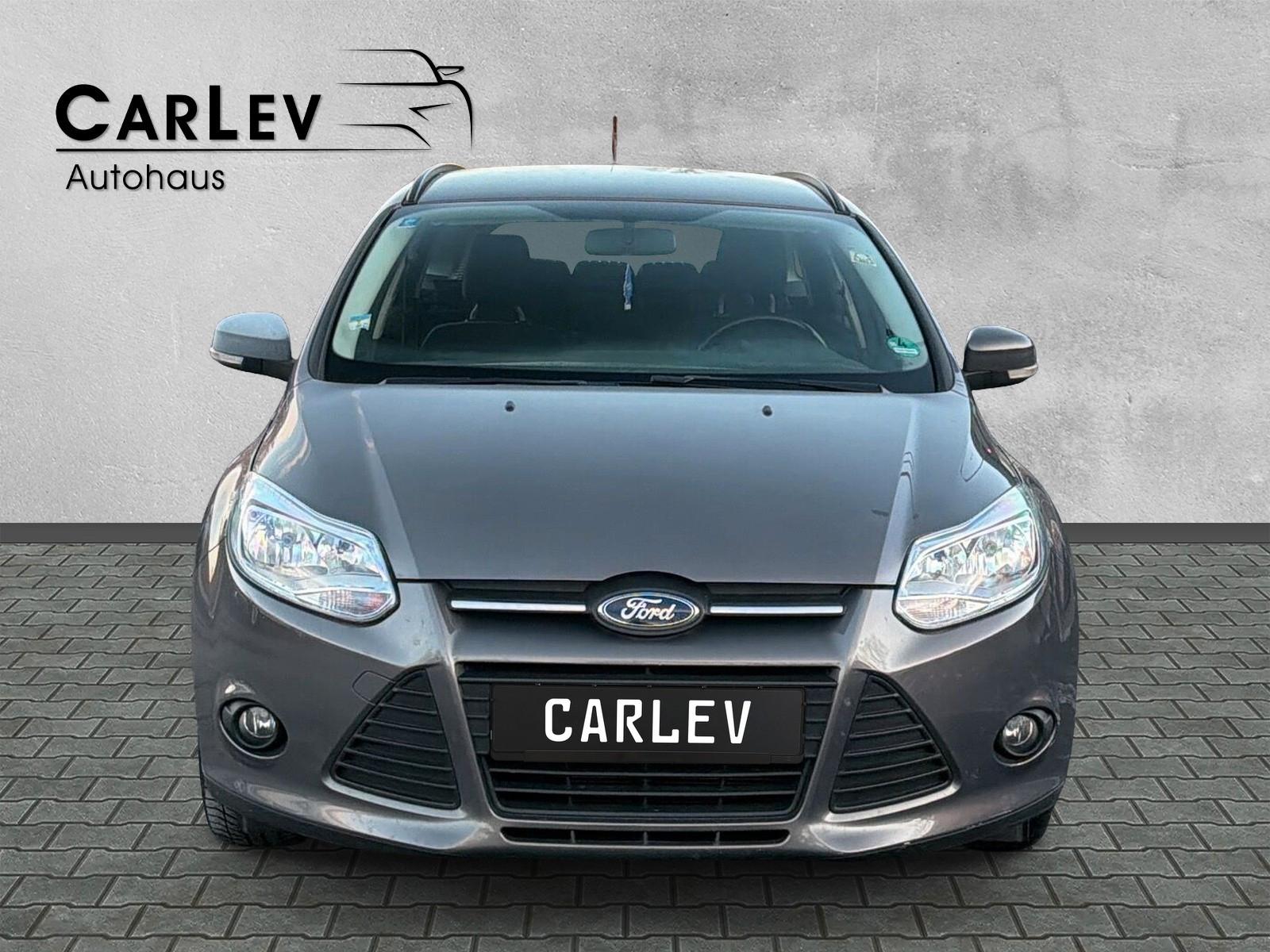 Ford Focus 2013 — вигляд ззаду