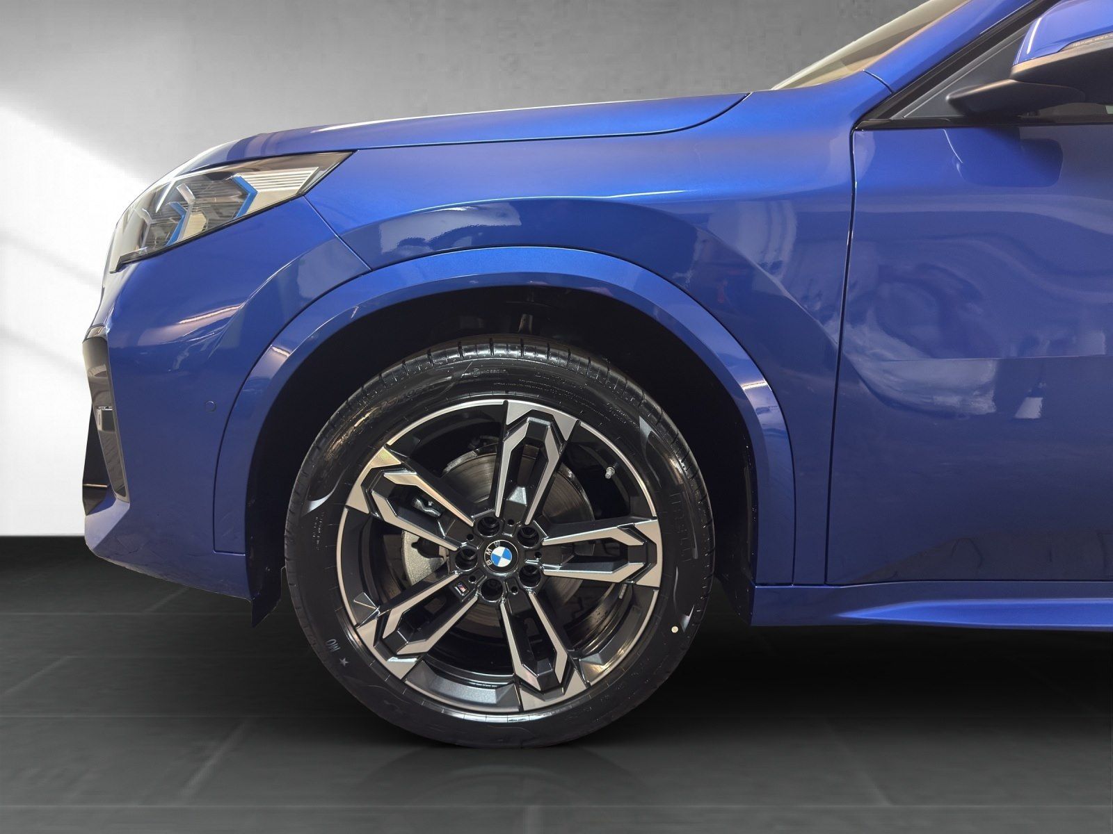 BMW iX2 - Bild 8