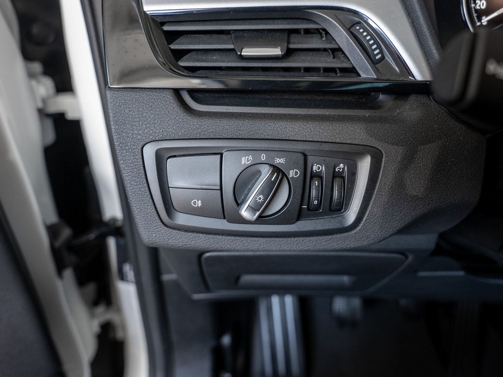 BMW X1 sDrive18d FACEL. PANO AHK NAVI SHZ PDC KLIMA foto 17