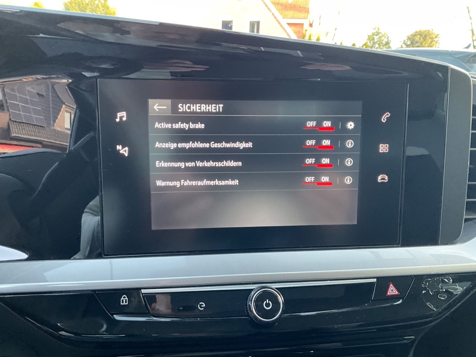 Fahrzeugabbildung Opel Mokka-e 100 kW,Kamera,Navi,Telefon,50KWH