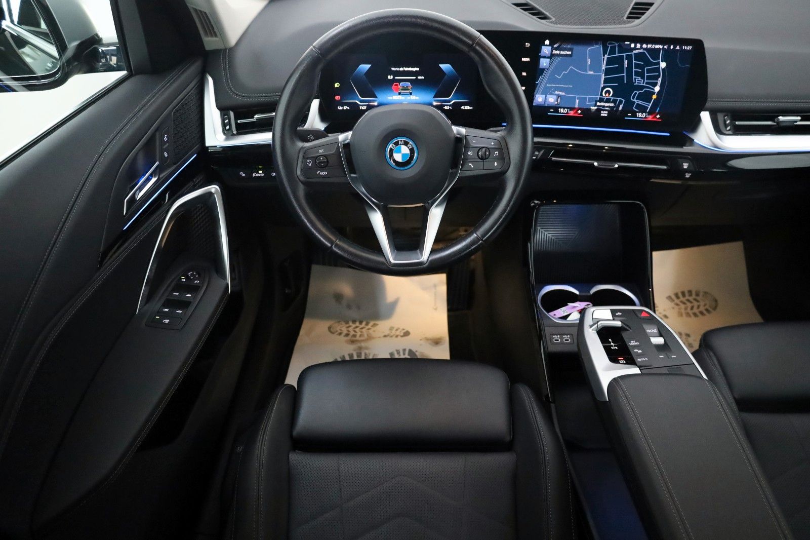 Fahrzeugabbildung BMW iX1 xDrive30 xLine,Leder,Navi,M Fahrwerk,Kamera