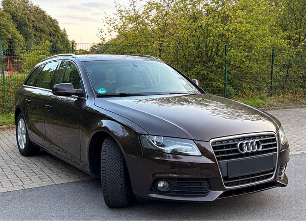 Audi A4 2011 — вигляд ззаду