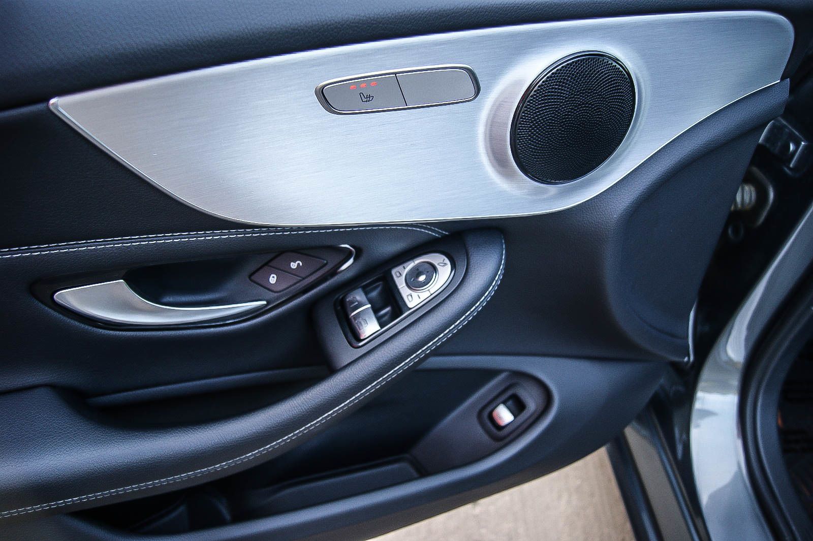 Fahrzeugabbildung Mercedes-Benz C 200 Coupe' Aut NAVIGATION PARKASSISTENT LEDER