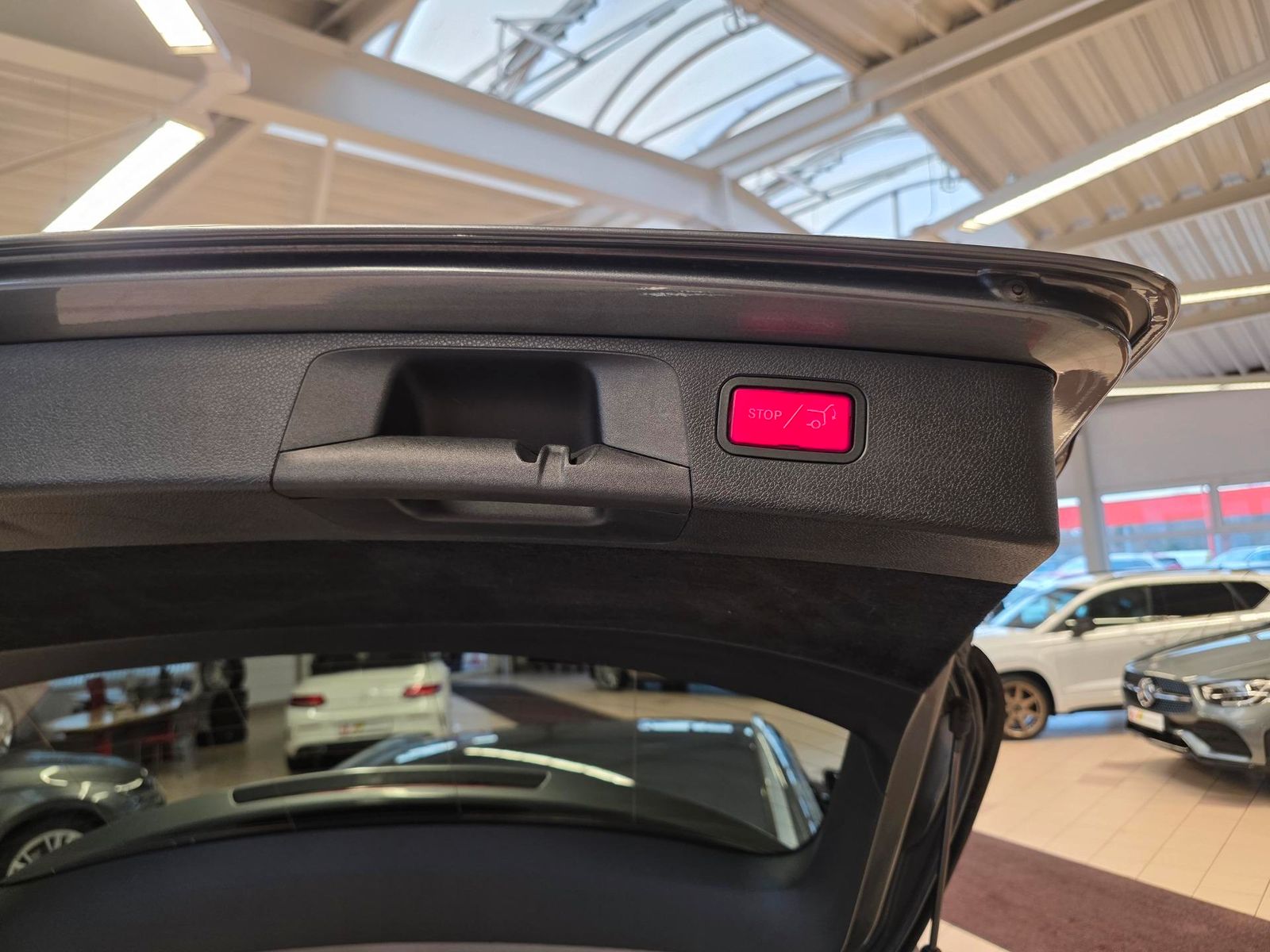 Fahrzeugabbildung Mercedes-Benz E 300 T Automatik AMG Line/20"Alu/Ahk