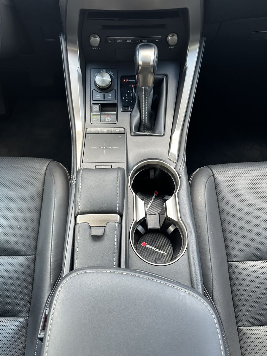 Fahrzeugabbildung Lexus NX 300h AWD Executive NAV+LED+SHZ+KAMERA+1HD+PP