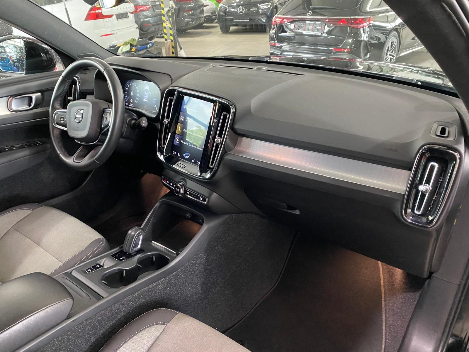 Fahrzeugabbildung Volvo XC40 Momentum Pro/Navi/LED/SH/