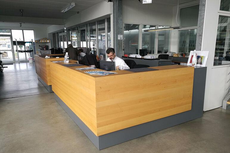 showroom-image-top