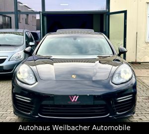 Porsche Panamera - 4