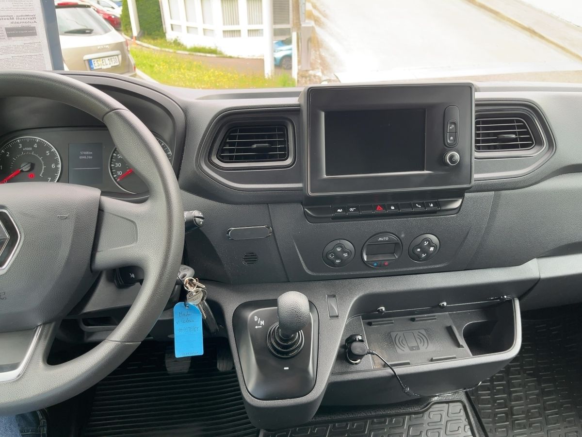 Fahrzeugabbildung Renault Master L2H2 3,3t Blue dCi 150 AHK Automatik