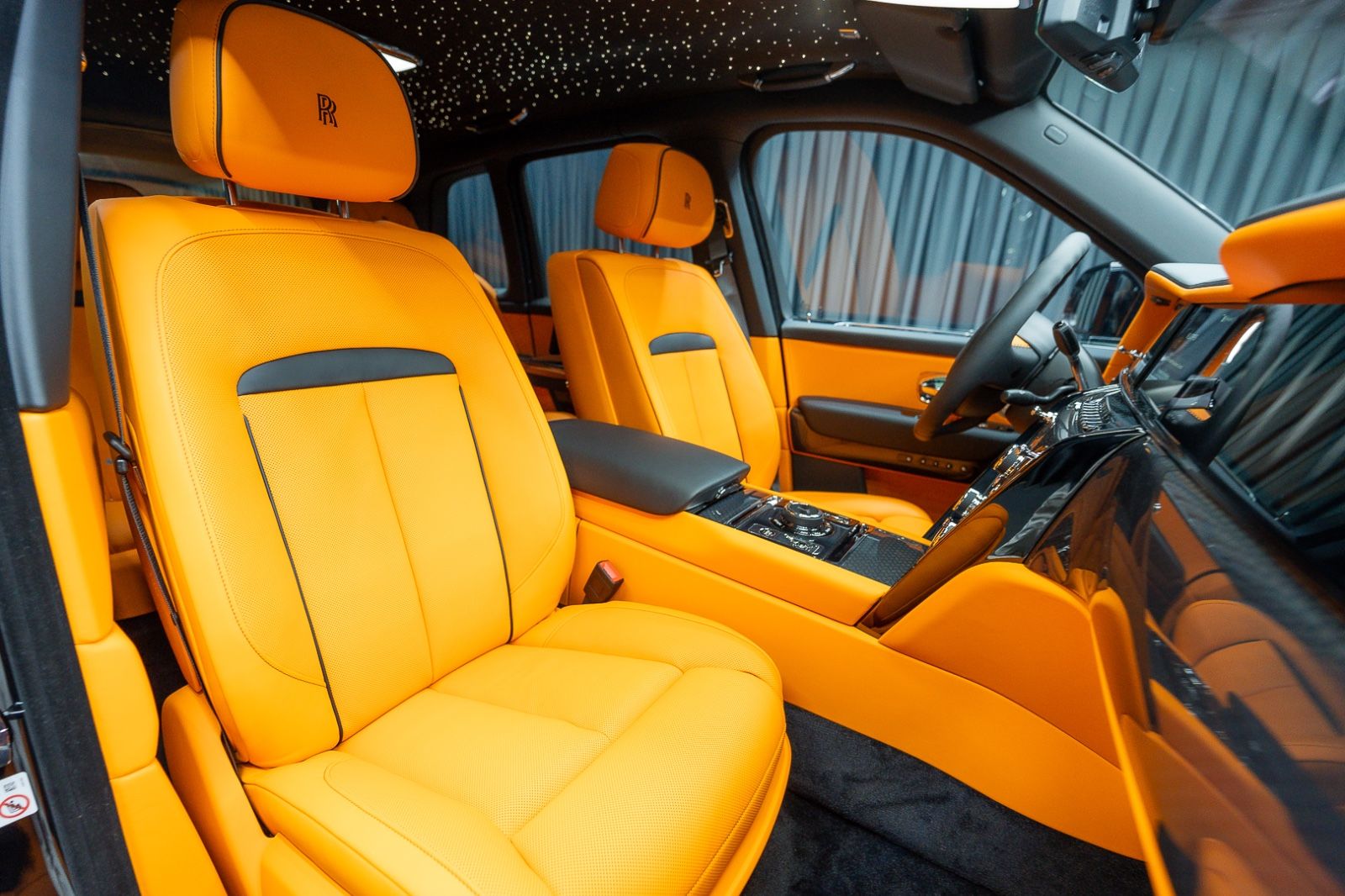 Fahrzeugabbildung Rolls-Royce Cullinan Black Badge 4Seats Starlight 2025 FULL