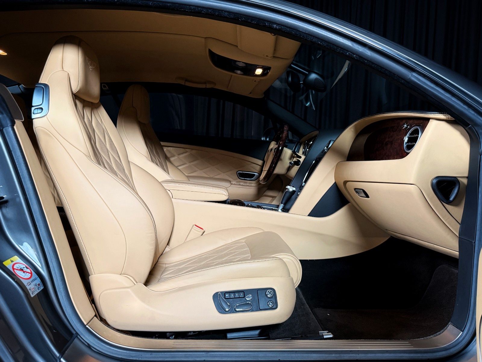 Fahrzeugabbildung Bentley Continental GT 6.0 W12 Speed 4WD Automatik