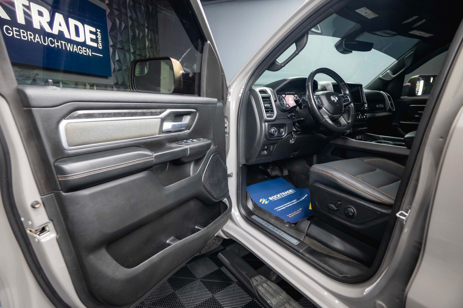 Fahrzeugabbildung Dodge RAM 5.7 V8 HEMI 4x4 OFFROAD Night PUNISHER 19%