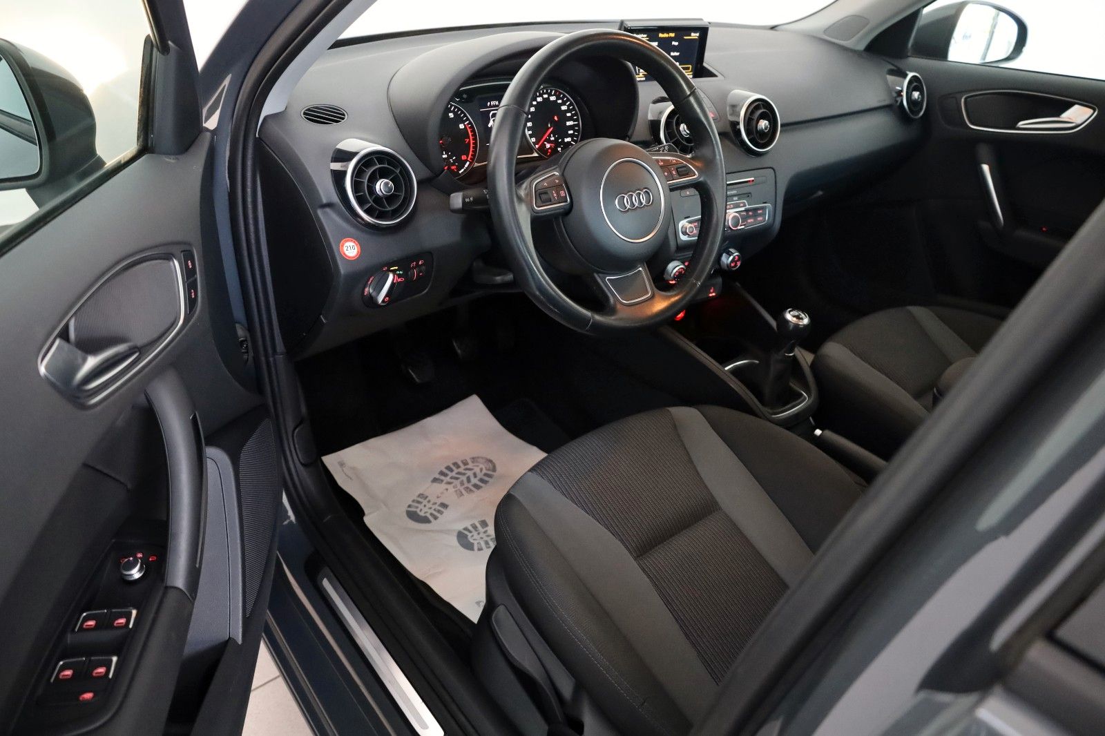 Fahrzeugabbildung Audi A1 Sportback design,PDC,8 fach bereift