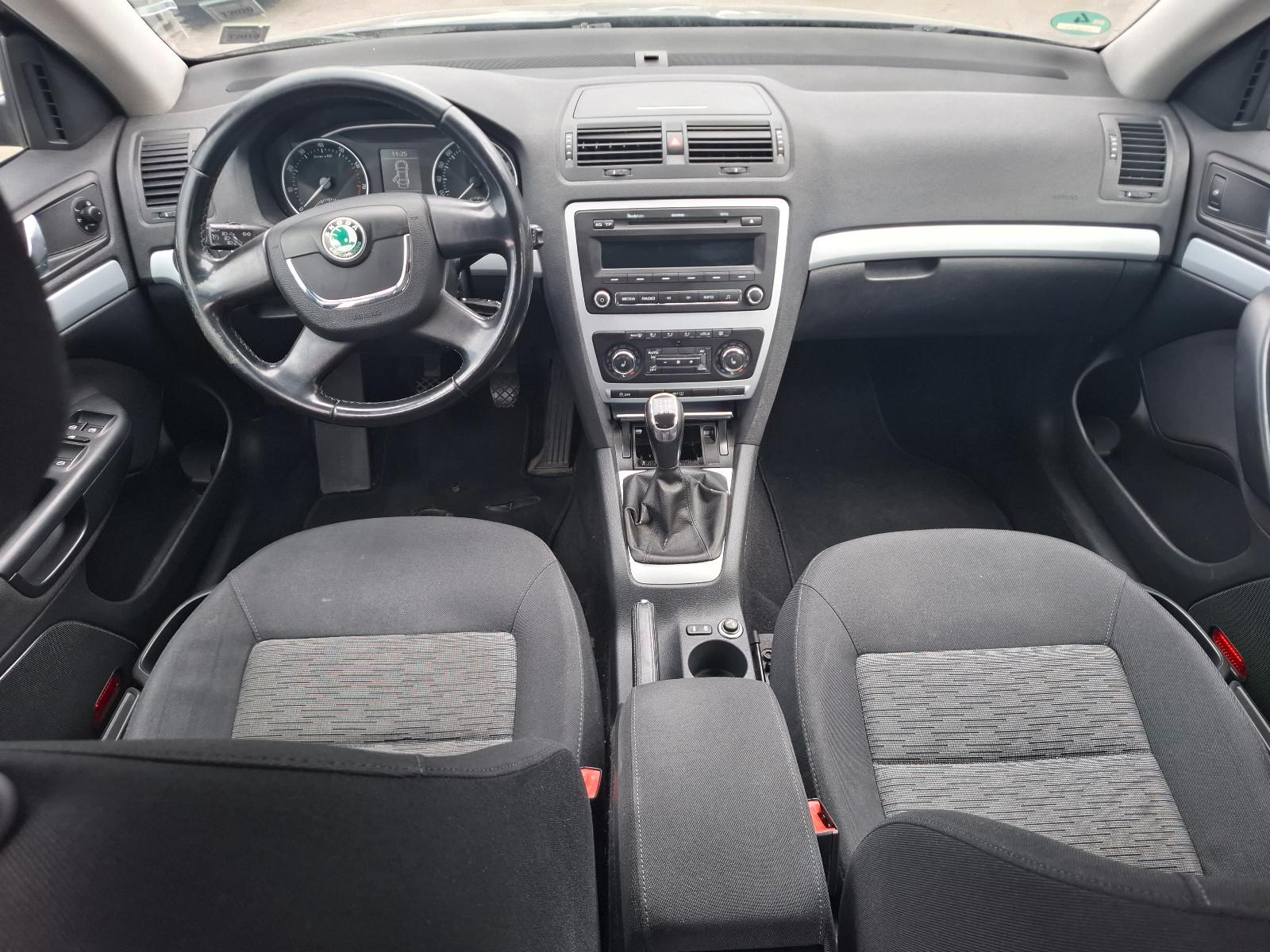 Skoda Octavia 2011 — photo 17