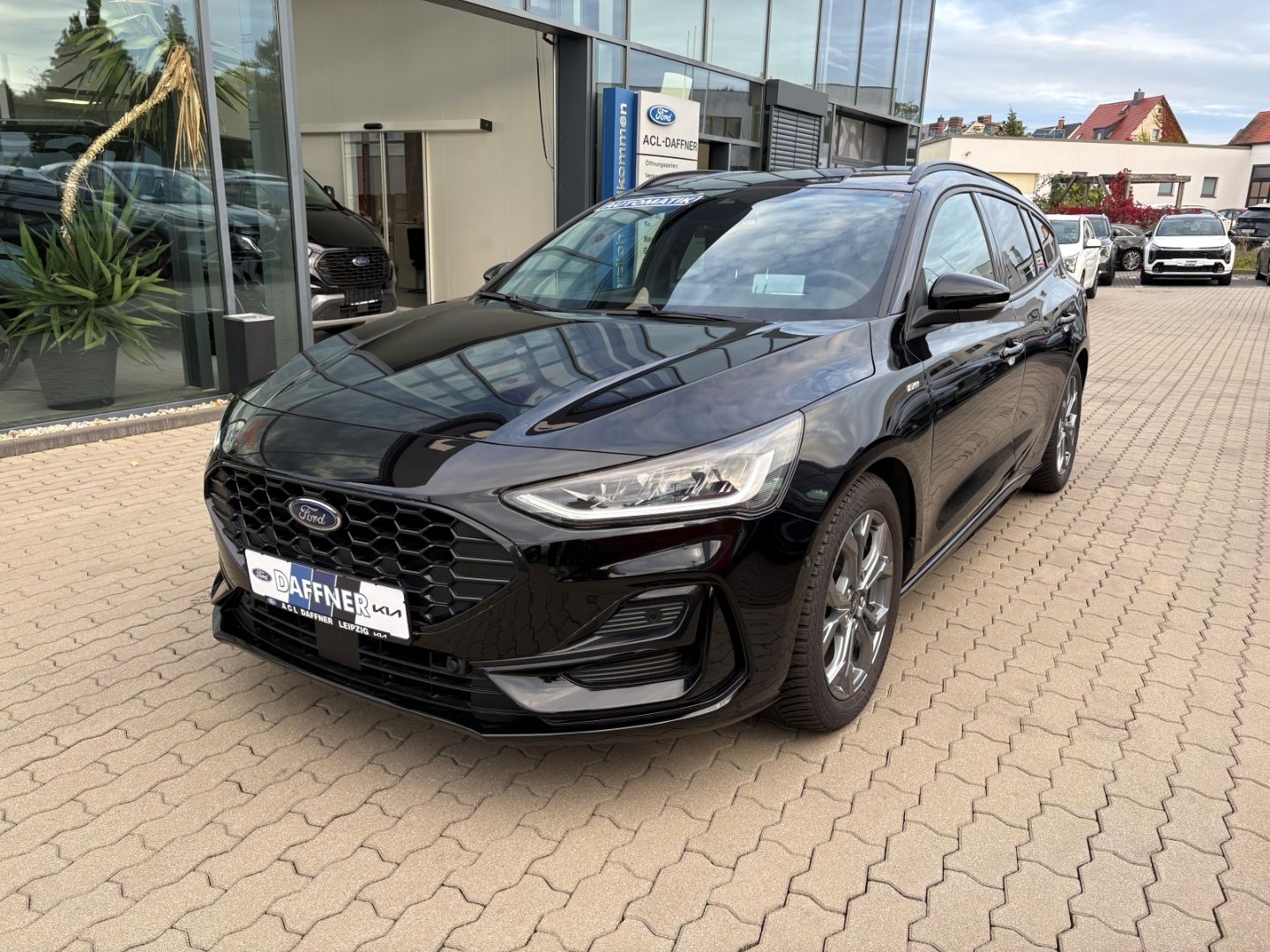 Fahrzeugabbildung Ford Focus Turnier ST-Line X HUD AHK-abnehmbar Navi