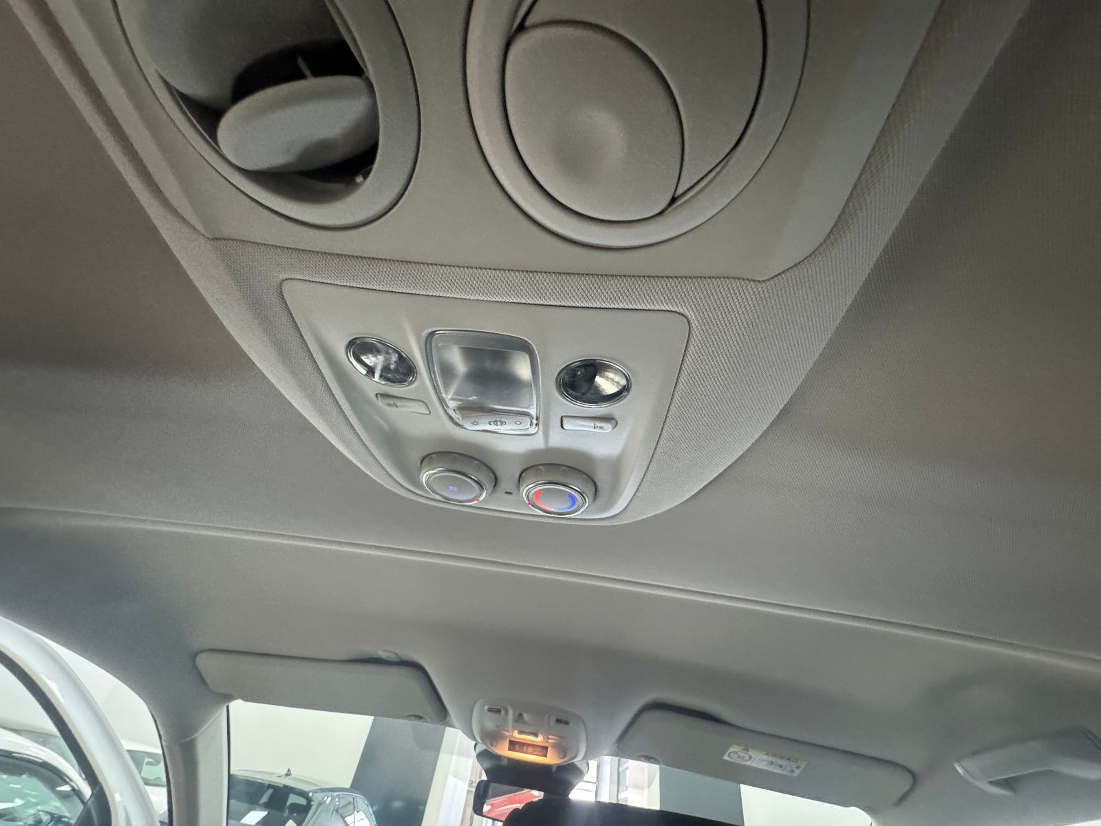 Peugeot Traveller - Bild 25