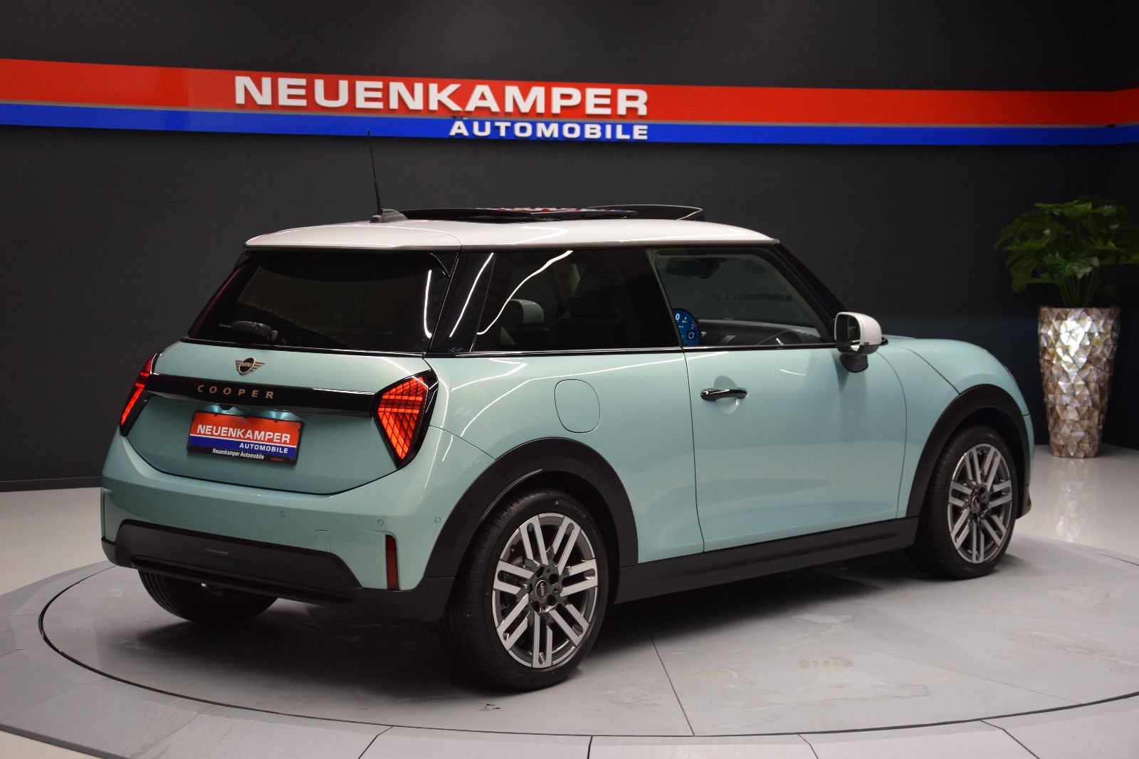 Fahrzeugabbildung MINI Cooper C Classic Trim Paket-M Pano HuD Kamera