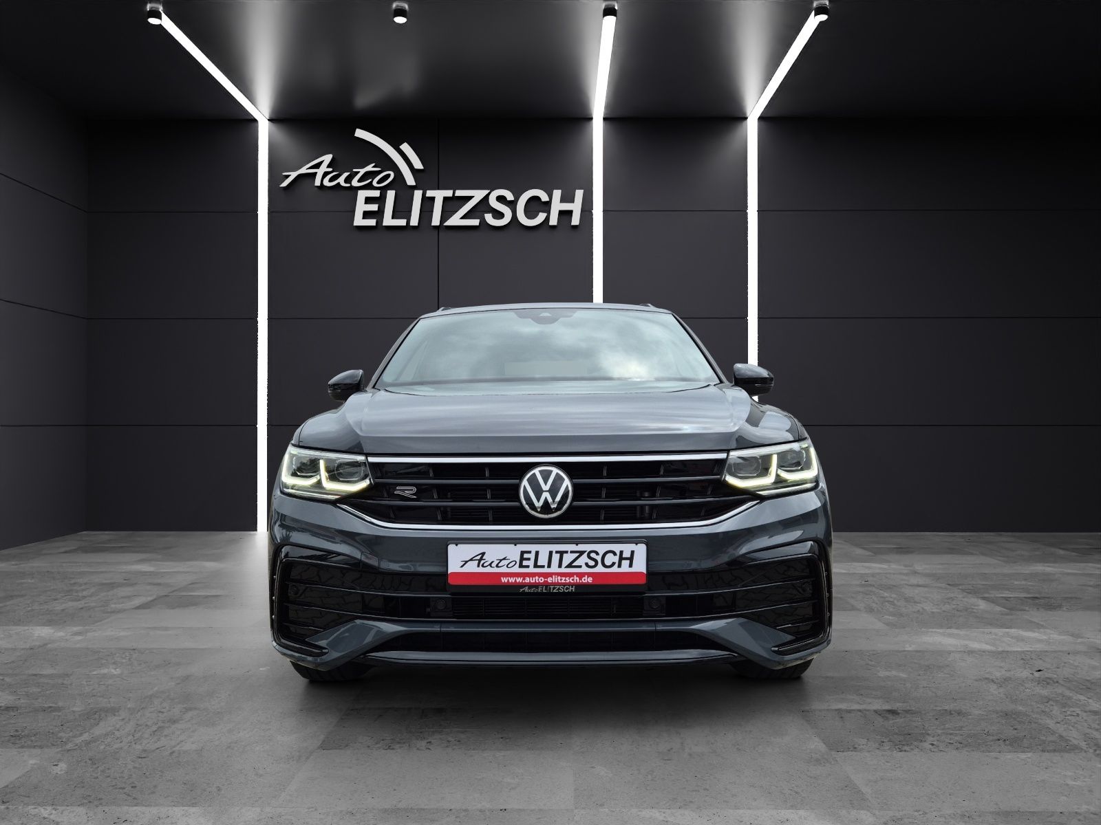 Fahrzeugabbildung Volkswagen Tiguan TSI R-Line 4M DSG Matrix AHK Navi ACC RFK