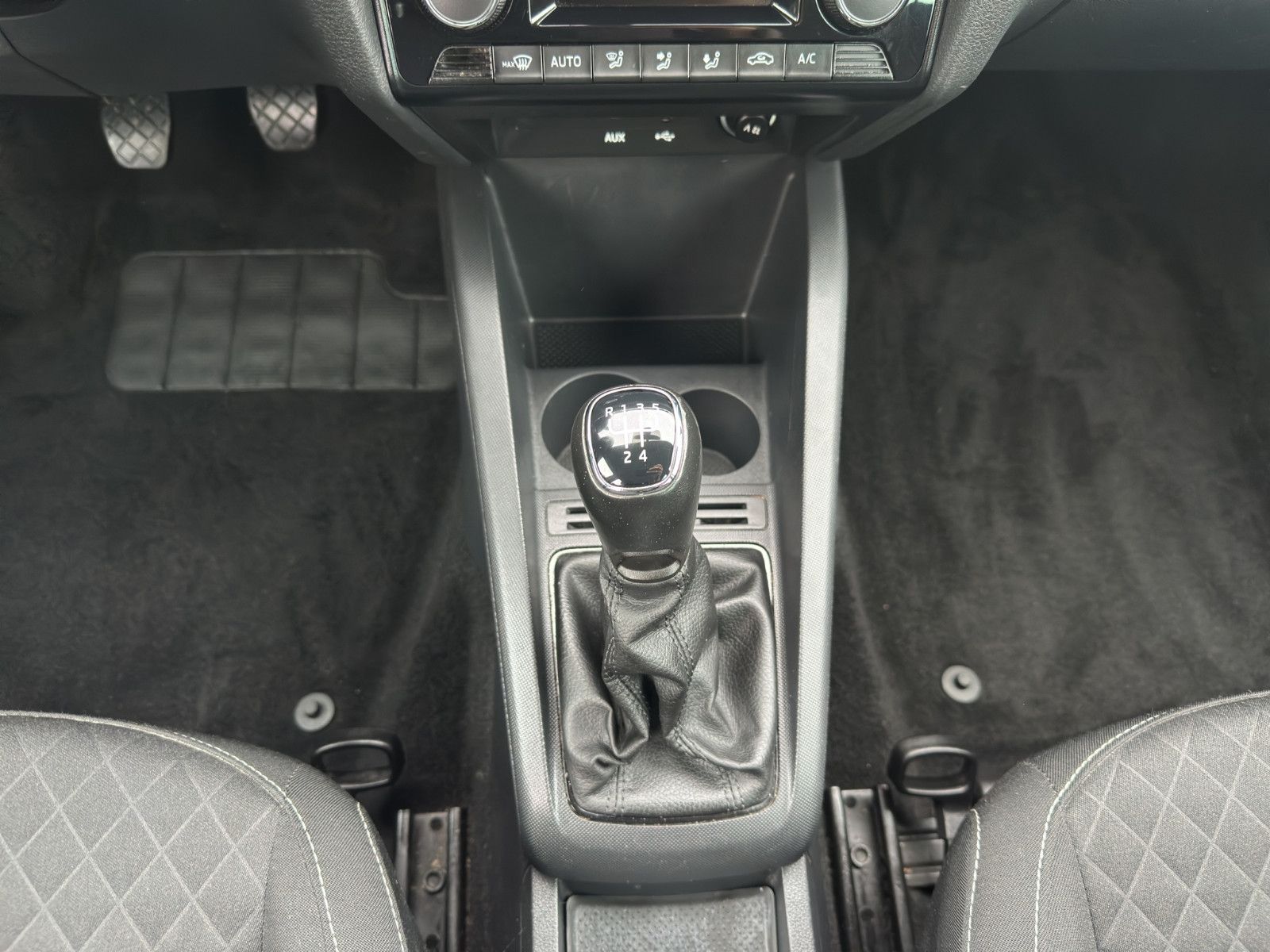 Fahrzeugabbildung SKODA Fabia Drive/ NAVI/ SITZHEIZUNG/ KLIMA