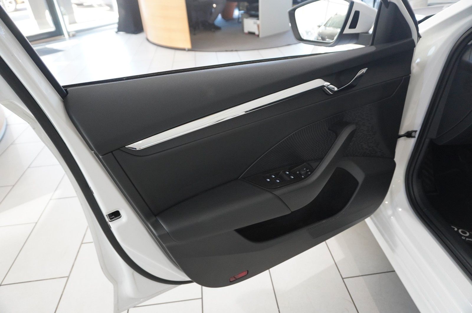 Fahrzeugabbildung SKODA Octavia COMBI 2.0D STYLE NAVI/LED/VIRTU./SHZ/DAB