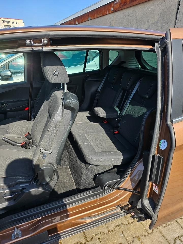 Fahrzeugabbildung Ford B-MAX Titanium klappernder Motor
