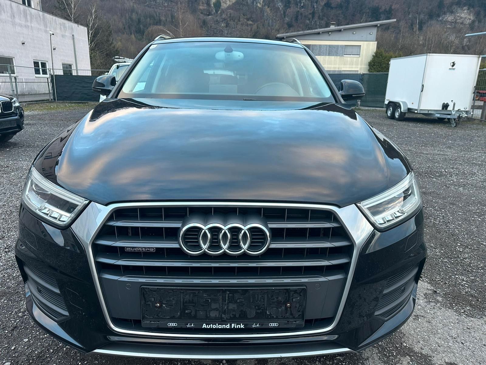 AUDI Q3 2.0 TDI quattro/Navi/Kamera/Shz/Panora/1Hand