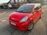 Daihatsu Sirion 1.0 - sparsam-zuverlässig-viele Neuteile - rote Daihatsu Sirion