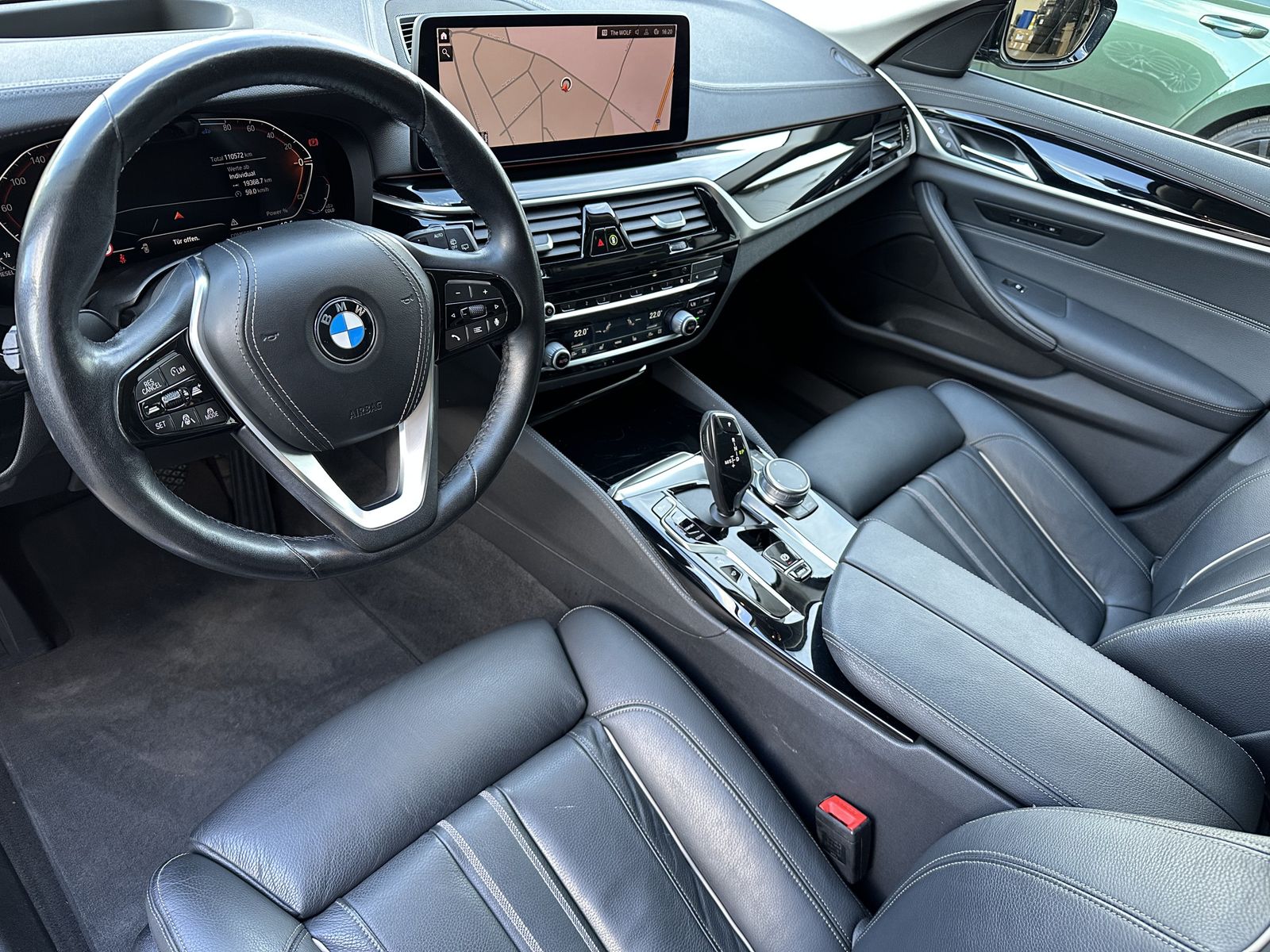 Fahrzeugabbildung BMW 520d Touring Luxury-Line NAV+LASER+PANO+HUD+360°