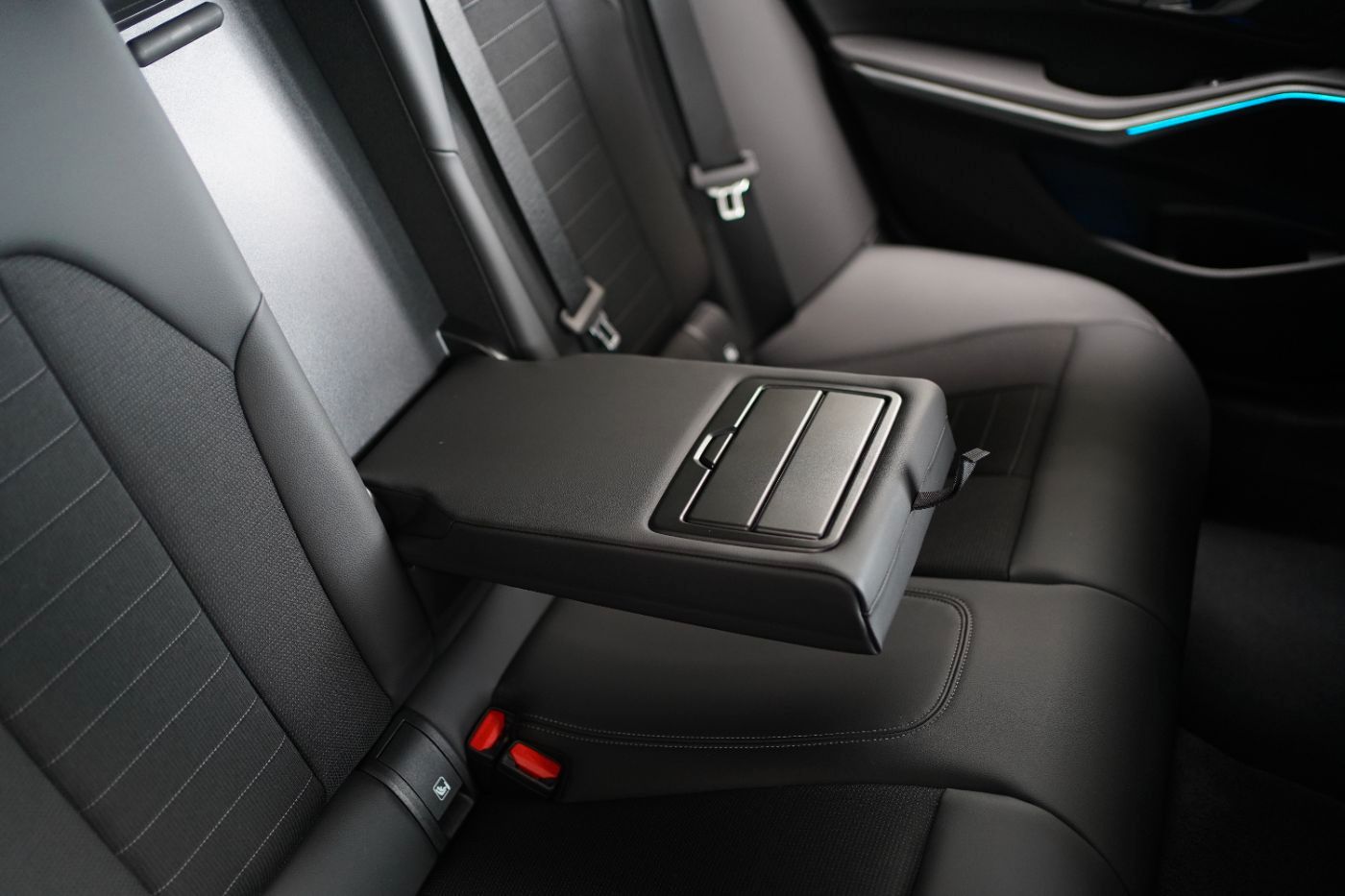 Fahrzeugabbildung BMW 330e xDri Sport Line +HeadUp+Laserlicht+Komfortz