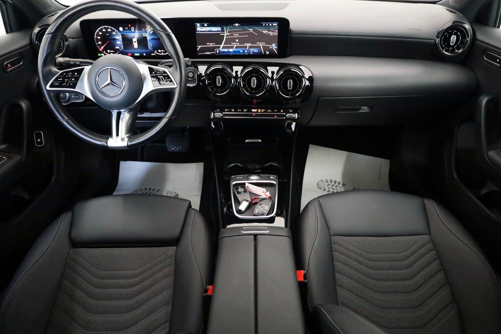 Fahrzeugabbildung Mercedes-Benz A 250 e, T.Leder,Navi,LED,SH,Kamera,FACELIFT !