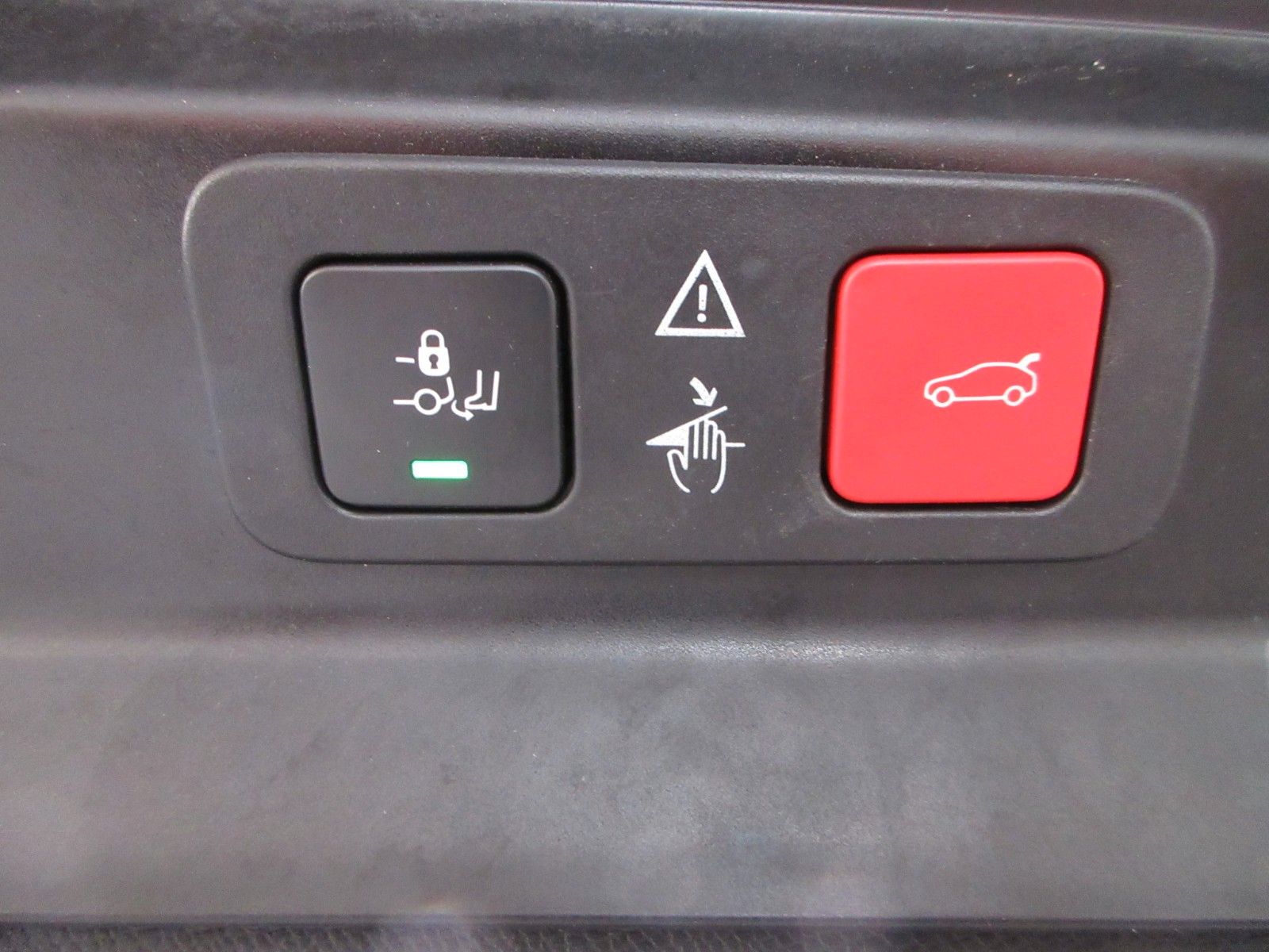 Fahrzeugabbildung Peugeot 5008 Allure 1.2T LED/NAVI/AHK/R´CAM/BLIS